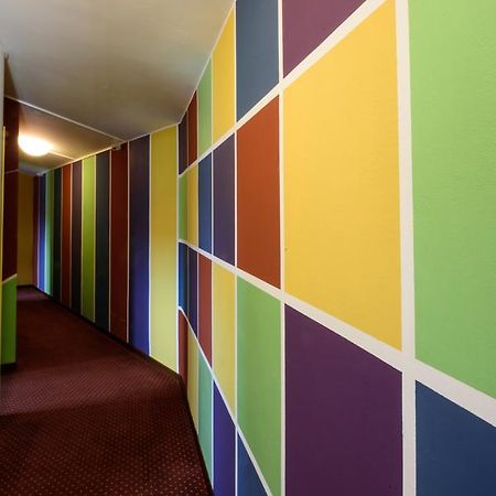 Colors Hostel Toscolano Maderno Exterior foto